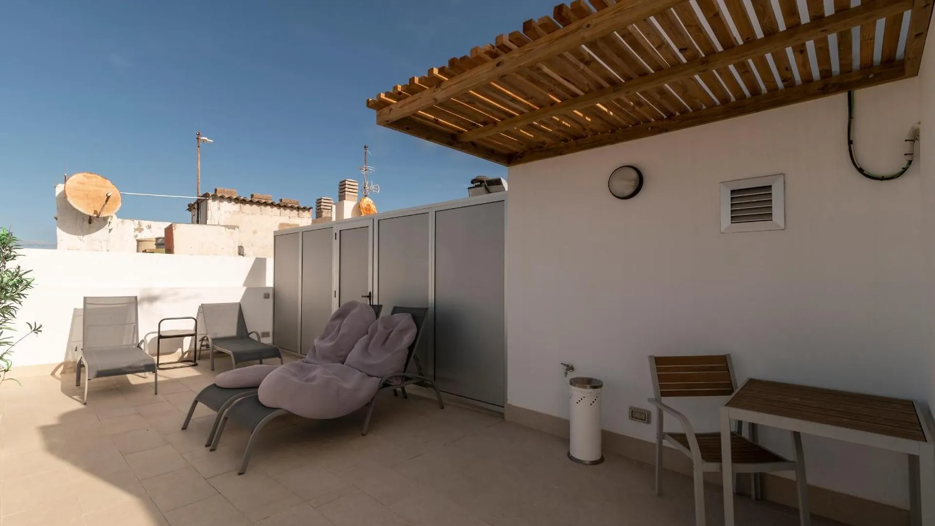 Nuevos Lightbooking Livian Suites Las Palmas 0*, Las Palmas de Gran Canaria
